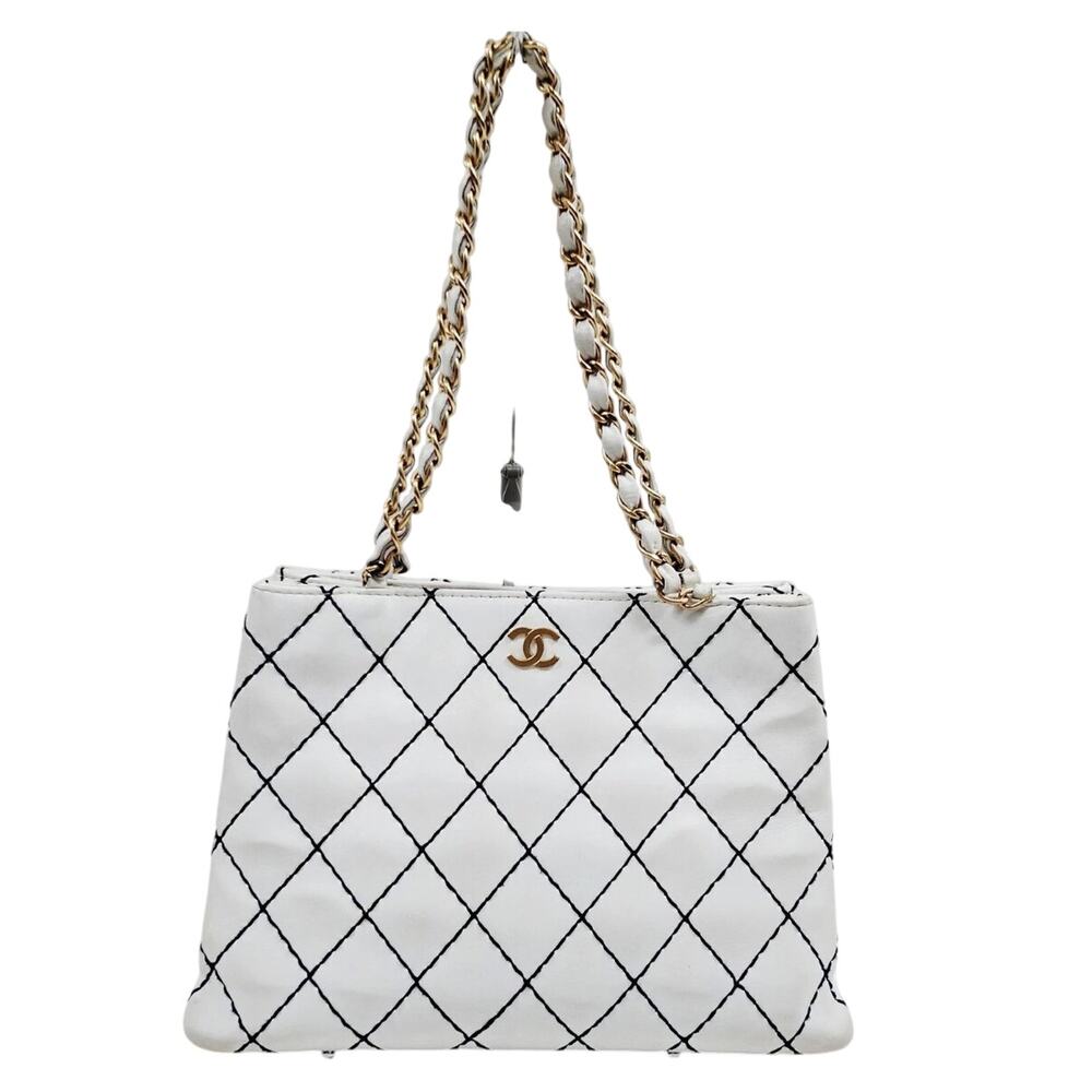 1861 Chanel White & Navy Blue Diamond Stitch Shoulder Tote